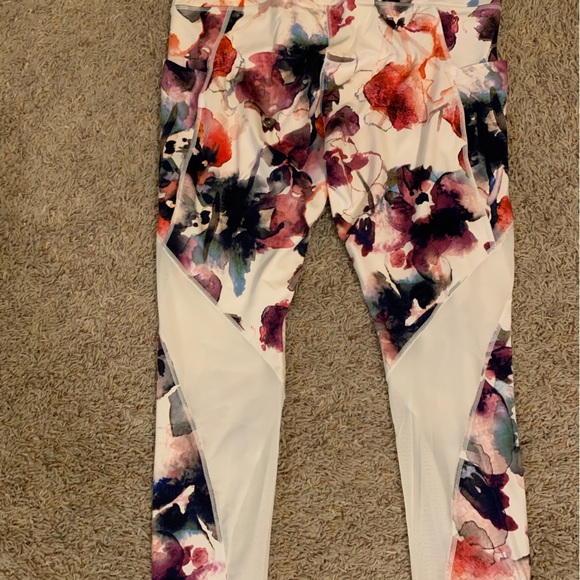 Athleta Running Capri Pants with mesh panels - Picture 2 of 3